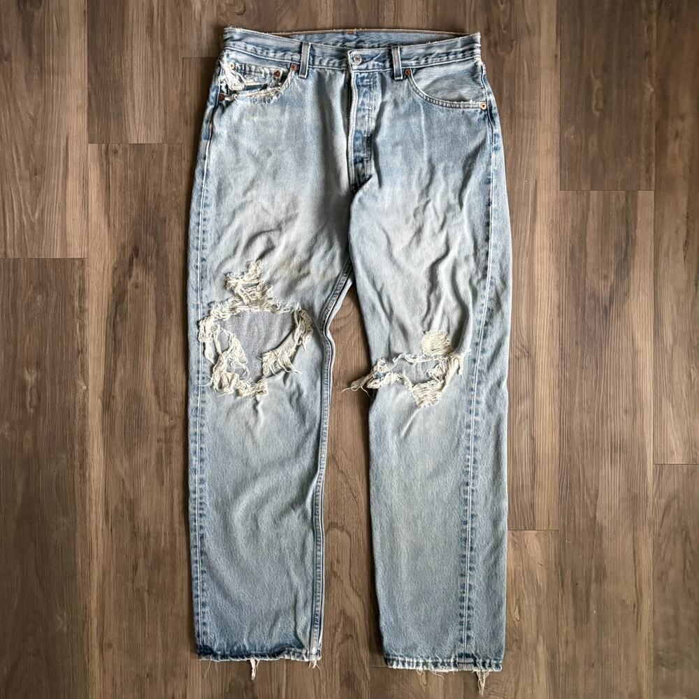Vintage Levi's 501 Jeans Men's Size 32x30 Light Wash Blow Out 1990s